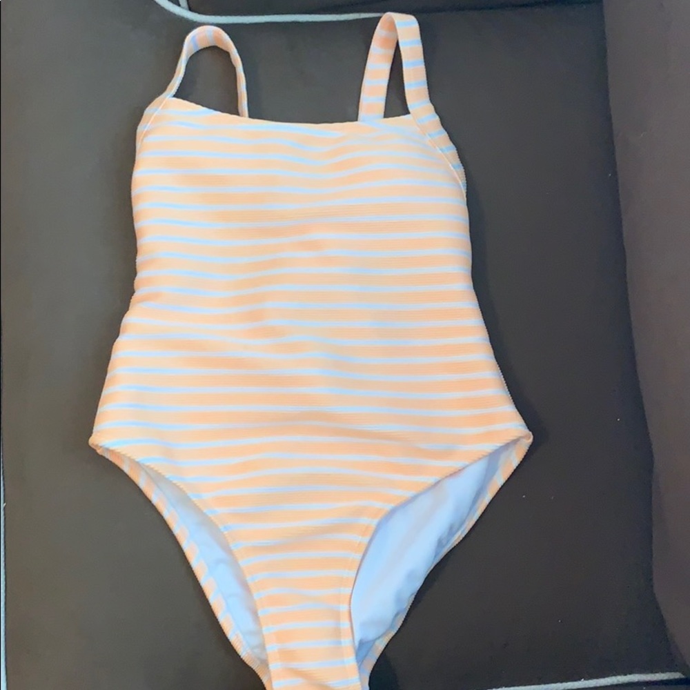 NWOT super cute one piece bathing suit